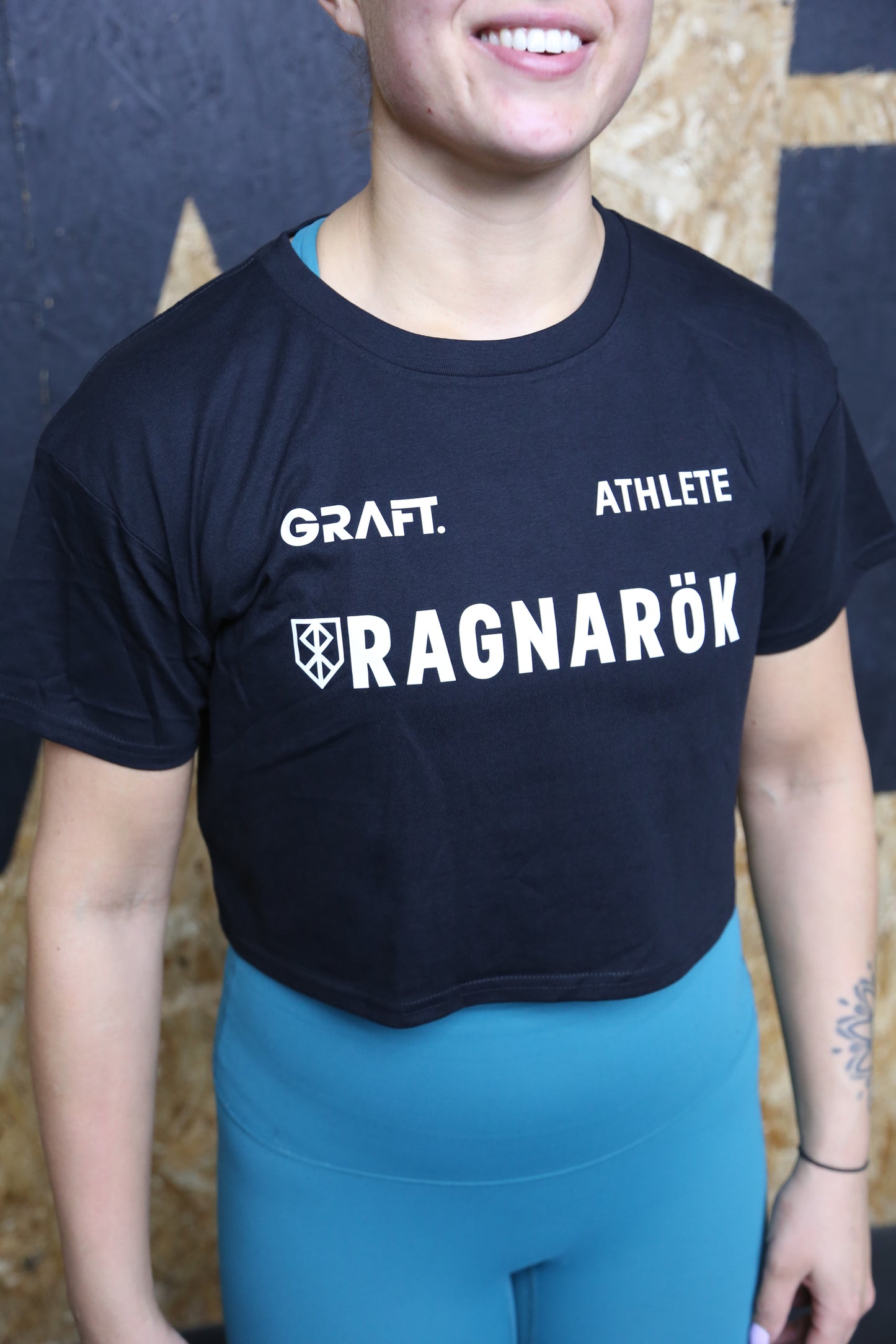 RAGNAROK ATHLETE CROP T-SHIRT